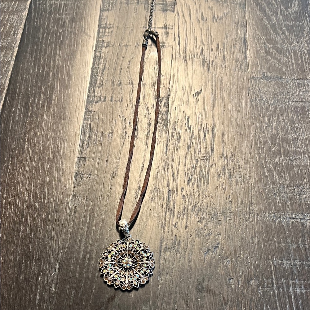 Elegant Silver Pendant Necklace